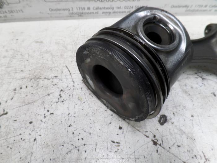 Usados Pistón Iveco Daily Precio de solicitud ofrecido por N Kossen Autorecycling BV