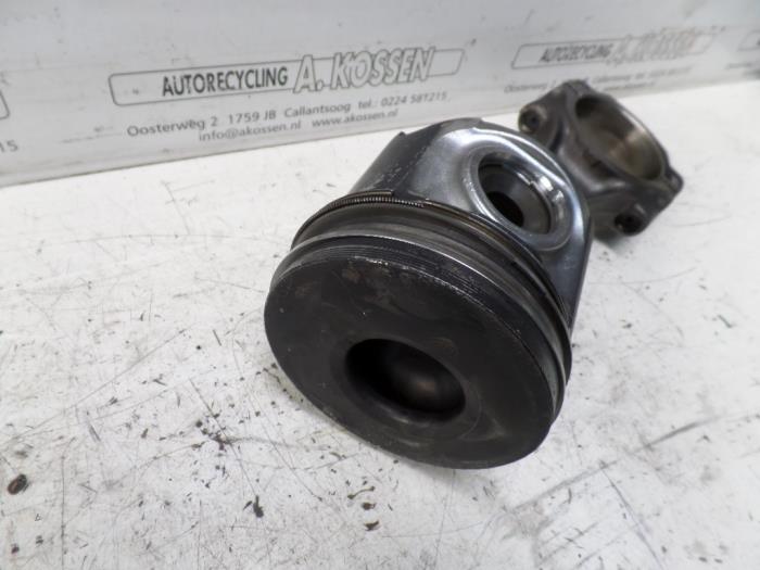 Usados Pistón Iveco Daily Precio de solicitud ofrecido por N Kossen Autorecycling BV