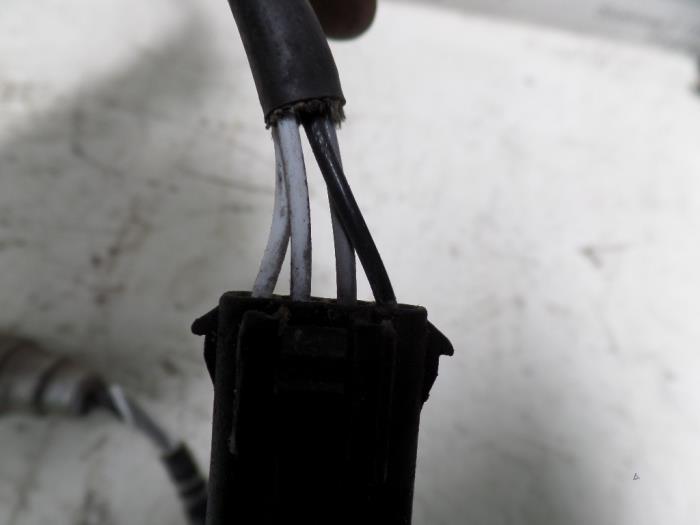 Lambdasonde van een Peugeot 406 Break (8E/F) 2.0 16V 1999