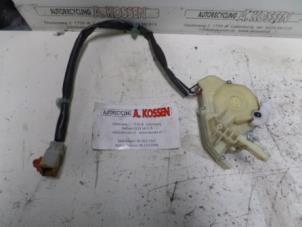 Used Central locking motor Honda Civic (EP/EU) 1.6 16V VTEC Price on request offered by N Kossen Autorecycling BV