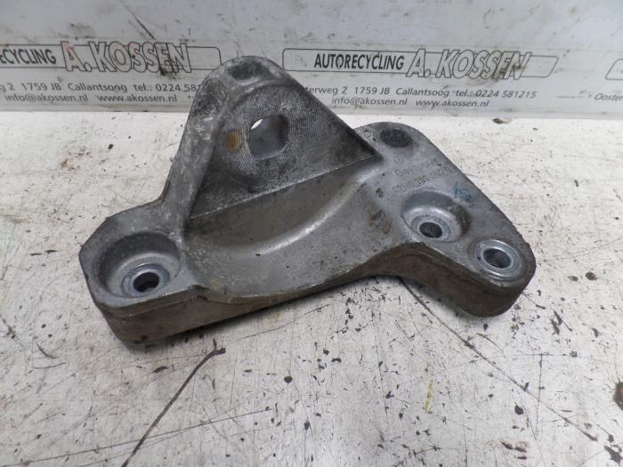 Engine mount Volkswagen Transporter T5 2.5 TDi - 7H0199207B AXD