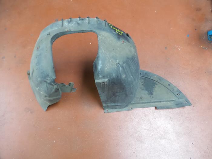 Używane Nadkole Peugeot 307 (3A/C/D) 1.6 16V Cena na żądanie oferowane przez N Kossen Autorecycling BV