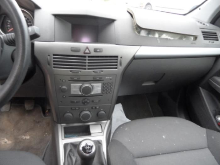 Używane System nawigacji Opel Astra H SW (L35) 1.3 CDTI 16V Ecotec Cena na żądanie oferowane przez N Kossen Autorecycling BV
