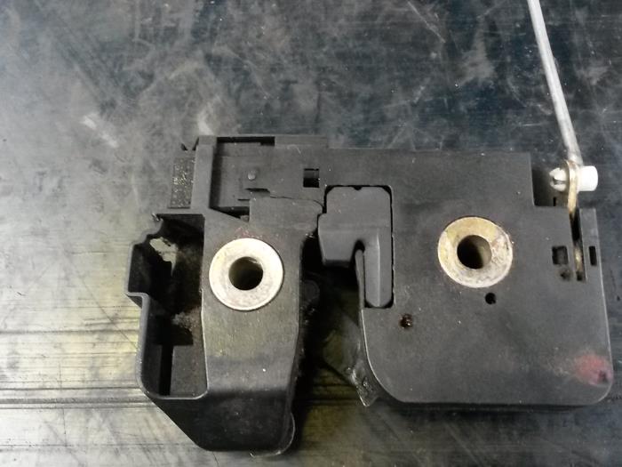 Tailgate lock mechanism Volkswagen Transporter T4 1.9 TD 701829211