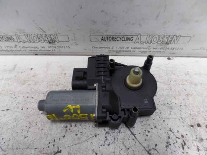 Usados Motor de ventanilla de puerta Audi A4 (B5) 1.9 TDI Precio de solicitud ofrecido por N Kossen Autorecycling BV