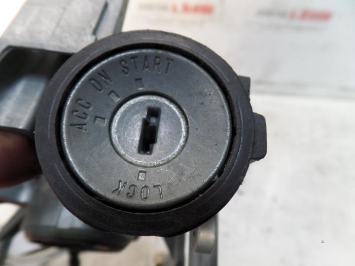 Cilindro de juego de cerraduras (completo) de un Opel Frontera (6B) 2.2i 16V Wagon 2000
