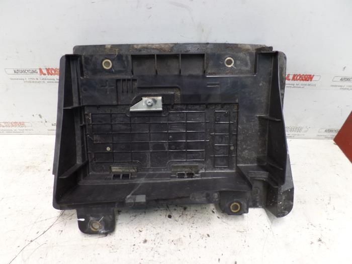 Battery box from a Opel Movano 2.3 CDTi 16V RWD 2014