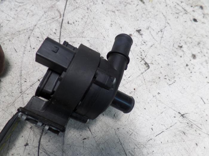 Begagnade Vattenpump Opel Movano 2.3 CDTi 16V RWD Pris på förfrågan erbjuds av N Kossen Autorecycling BV