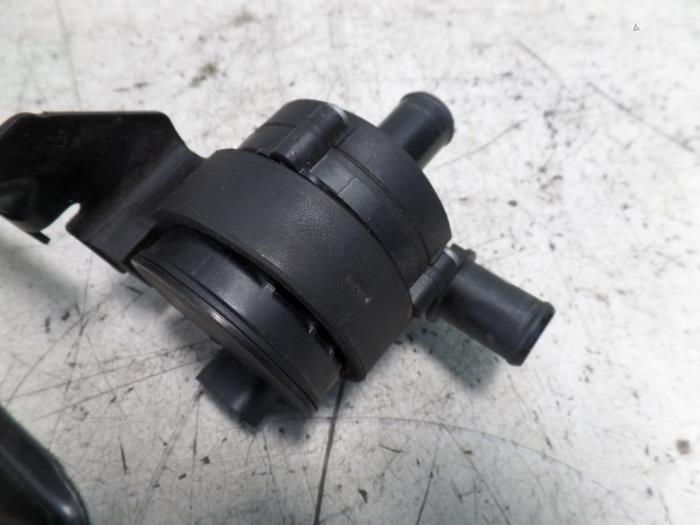 Begagnade Vattenpump Opel Movano 2.3 CDTi 16V RWD Pris på förfrågan erbjuds av N Kossen Autorecycling BV
