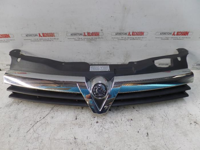 Używane Grill Opel Astra H (L48) 1.6 16V Twinport Cena na żądanie oferowane przez N Kossen Autorecycling BV