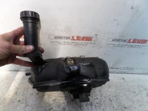 Used Power steering pump Peugeot 307 (3A/C/D) 1.6 16V Price on request offered by N Kossen Autorecycling BV