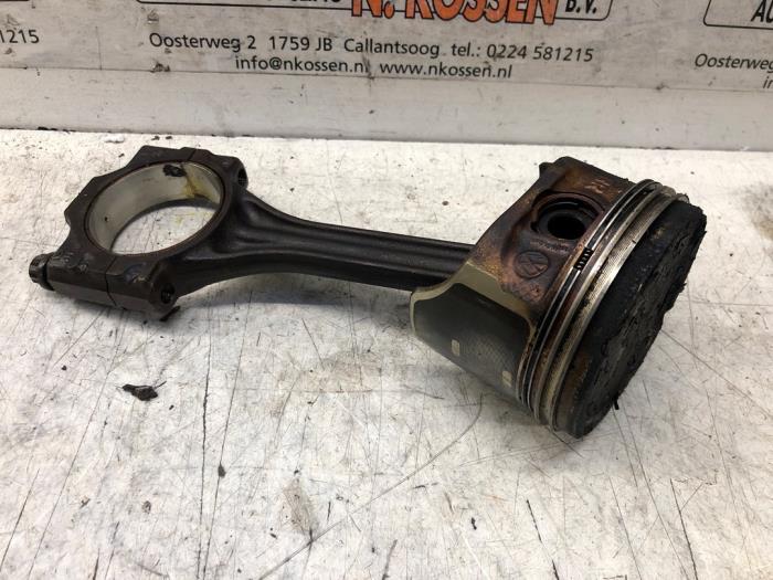 Usagé Piston Volkswagen Polo Prix sur demande proposé par N Kossen Autorecycling BV