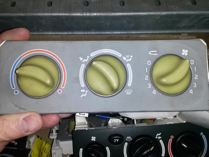 Panel de control de calefacción de un Renault Twingo (C06) 1.2 1999