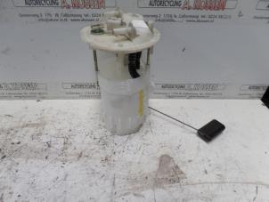 Used Electric fuel pump Renault Megane II (BM/CM) 1.5 dCi 80 Price on request offered by N Kossen Autorecycling BV