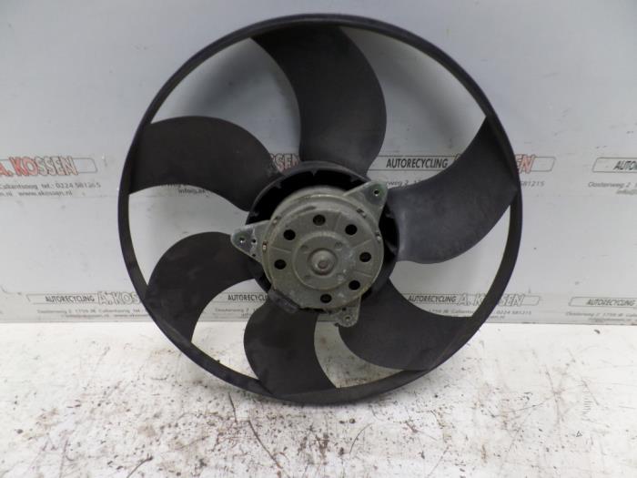 Używane Silnik wentylatora Renault Megane II (BM/CM) 1.5 dCi 80 Cena na żądanie oferowane przez N Kossen Autorecycling BV