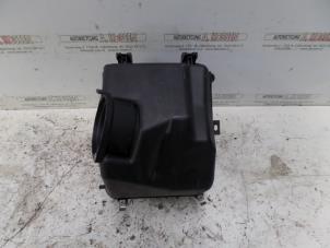 Używane Obudowa filtra powietrza Mitsubishi Grandis (NA) 2.0 DI-D 16V Cena na żądanie oferowane przez N Kossen Autorecycling BV