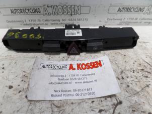 Usagé Bouton de warning Opel Zafira (M75) 1.6 16V Prix sur demande proposé par N Kossen Autorecycling BV