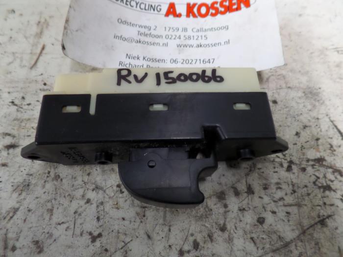 Usados Interruptor de ventanilla eléctrica Mitsubishi Grandis (NA) 2.0 DI-D 16V Precio de solicitud ofrecido por N Kossen Autorecycling BV