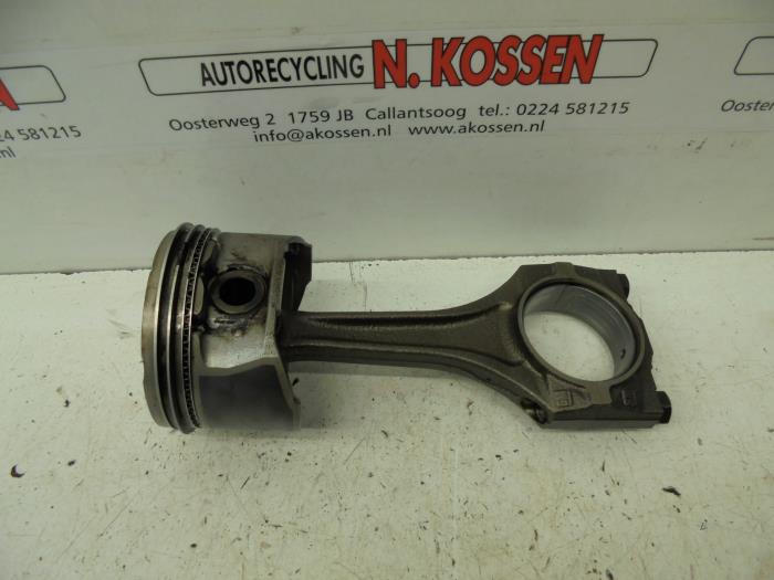 Usagé Piston Chevrolet Nubira Wagon (J100) 1.8 16V Prix sur demande proposé par N Kossen Autorecycling BV