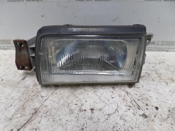 Używane Reflektor lewy Mazda 323 Cena na żądanie oferowane przez N Kossen Autorecycling BV