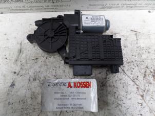Used Door window motor Citroen C4 Picasso (UD/UE/UF) 2.0 16V Autom. Price on request offered by N Kossen Autorecycling BV