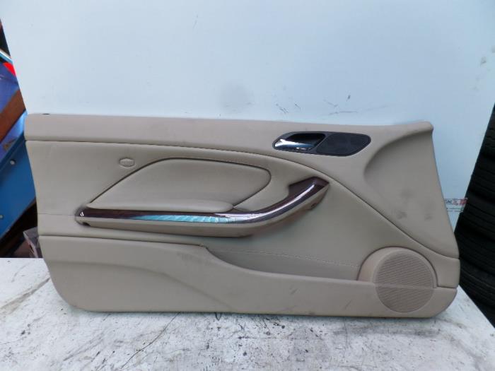 Tapizado de puerta de 2 puertas izquierda de un BMW 3 serie (E46/2) 320 Ci 24V 2004