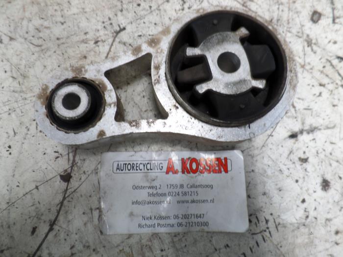 Used Engine mount Opel Vivaro 2.5 CDTI 16V Price on request offered by N Kossen Autorecycling BV
