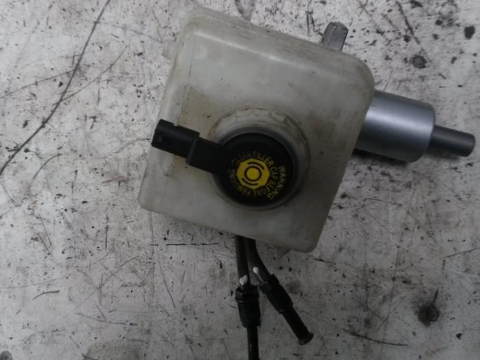 Used Master cylinder BMW 6 serie (E63) M6 V10 40V Price on request offered by N Kossen Autorecycling BV