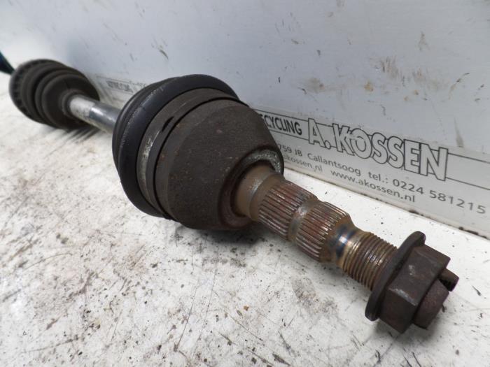 Front drive shaft, left from a Opel Zafira (M75) 1.6 16V 2007