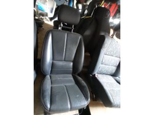Używane Fotel lewy Mercedes ML I (163) 2.7 270 CDI 20V Cena na żądanie oferowane przez N Kossen Autorecycling BV