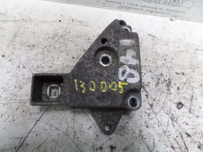 Gebrauchte Motorlager Renault Kangoo Preis auf Anfrage angeboten von N Kossen Autorecycling BV