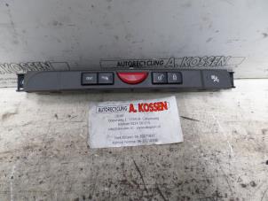 Used Central locking switch Landrover Discovery III (LAA/TAA) 2.7 TD V6 Price on request offered by N Kossen Autorecycling BV