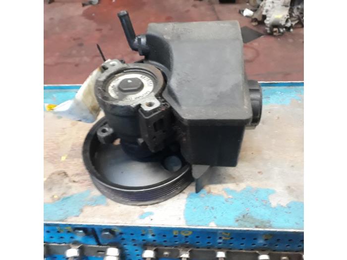 Power steering pump from a Volvo 960 I 3.0i 24V 1995