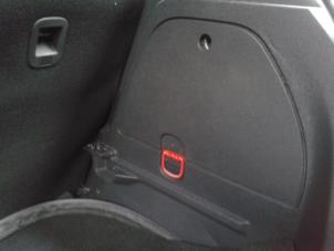 Usados Tapizado panel lateral derecha detrás Opel Corsa Precio de solicitud ofrecido por N Kossen Autorecycling BV