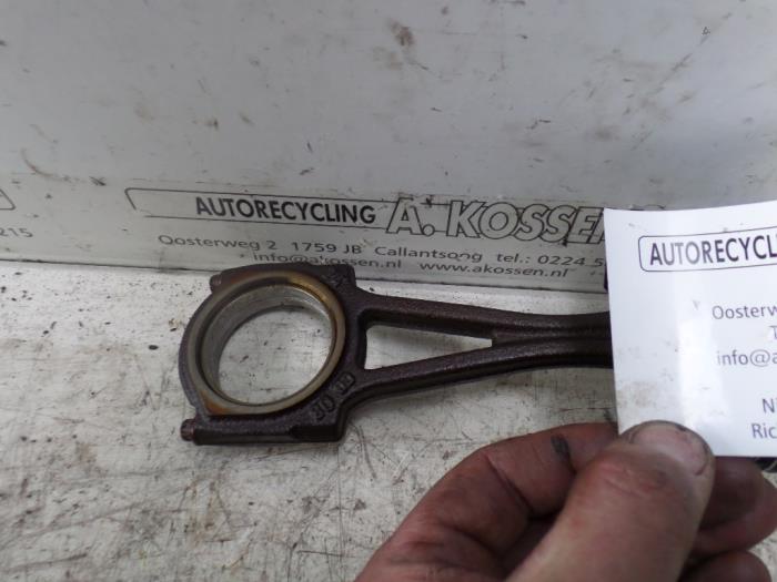 Używane Korbowód Opel Tigra Cena na żądanie oferowane przez N Kossen Autorecycling BV
