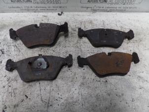 Used Front brake pad Jaguar XJ8 (X308) 3.2 V8 32V Executive Price on request offered by N Kossen Autorecycling BV