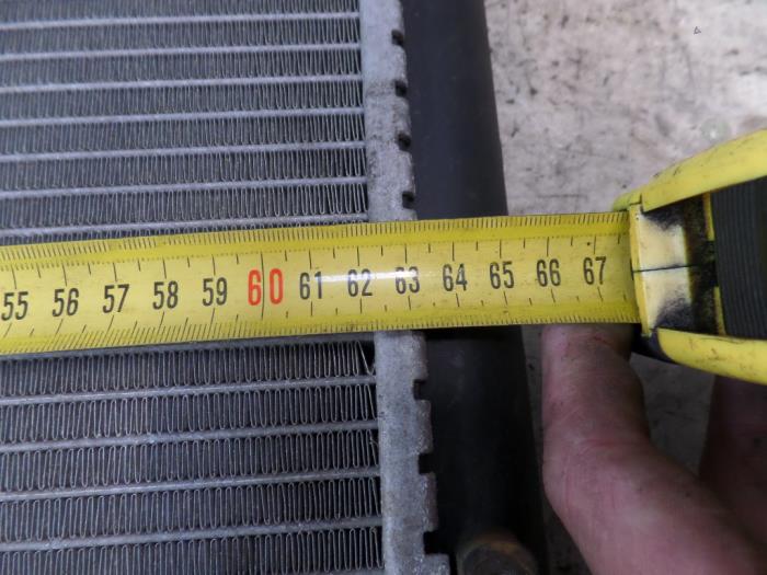 Radiator from a Volkswagen Golf III (1H1) 2.8 VR6 1992