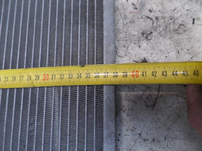 Radiator from a Volkswagen Golf III (1H1) 2.8 VR6 1992