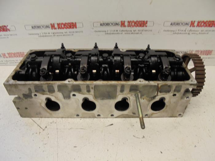 Cylinder head from a Renault Kangoo (KC) 1.4 1998