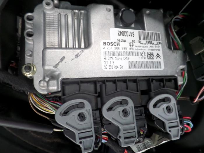 Engine management computer from a Peugeot 307 CC (3B) 1.6 16V 2005