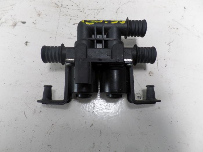 Begagnade Extra vattenpump BMW 6 serie (E63) M6 V10 40V Pris på förfrågan erbjuds av N Kossen Autorecycling BV