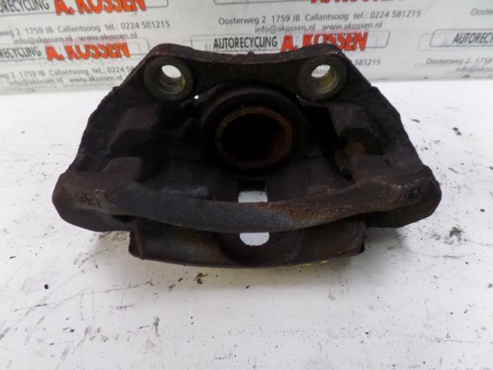 Gebrauchte Bremszange links vorne Peugeot 206 (2A/C/H/J/S) 1.4 XR,XS,XT,Gentry Preis auf Anfrage angeboten von N Kossen Autorecycling BV