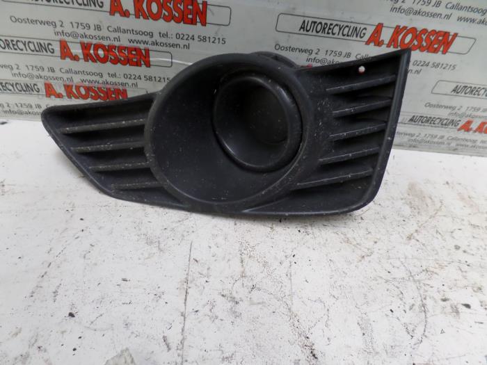 Begagnade Grill Opel Tigra Pris på förfrågan erbjuds av N Kossen Autorecycling BV