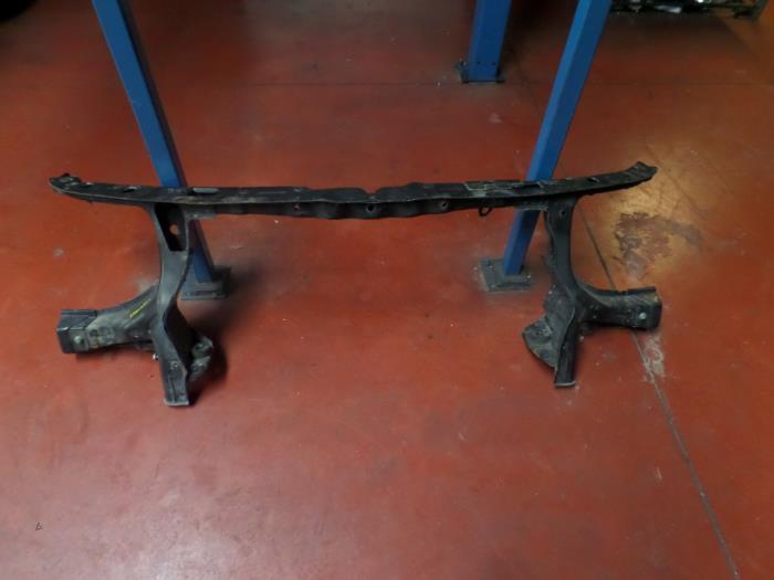 Begagnade Front Volkswagen Transporter T5 2.5 TDi Pris på förfrågan erbjuds av N Kossen Autorecycling BV