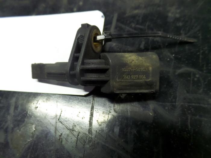 Begagnade ABS-sensor Volkswagen Transporter T5 2.5 TDi Pris på förfrågan erbjuds av N Kossen Autorecycling BV