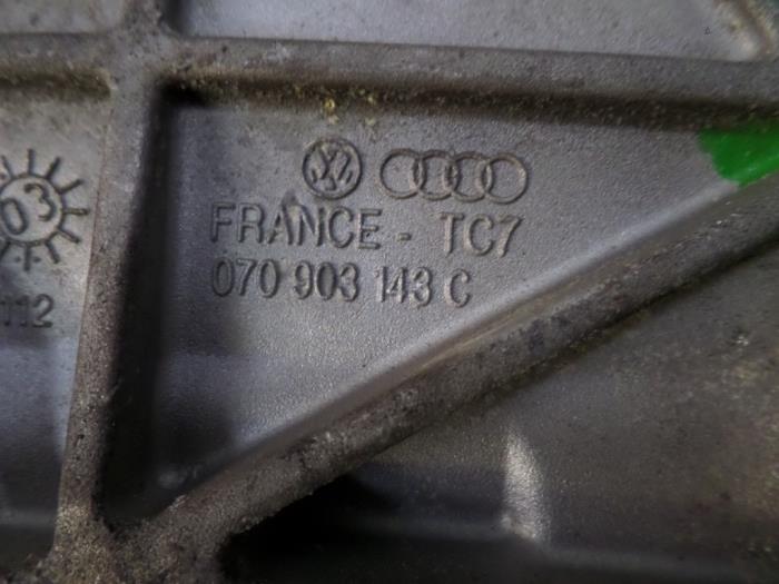 Support dynamo haut d'un Volkswagen Transporter T5 2.5 TDi 2004