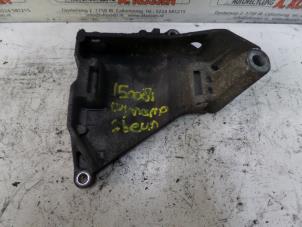 Support dynamo haut d'un Volkswagen Transporter T5 2.5 TDi 2004