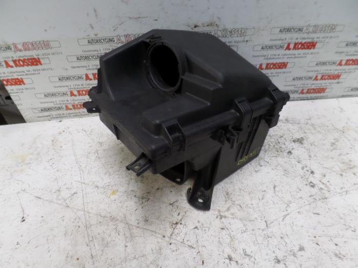 Begagnade Luftfilterhus Volvo V70 (SW) 2.4 D5 20V Pris på förfrågan erbjuds av N Kossen Autorecycling BV