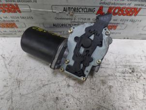 Used Front wiper motor Volvo V70 (SW) 2.4 D5 20V Price on request offered by N Kossen Autorecycling BV