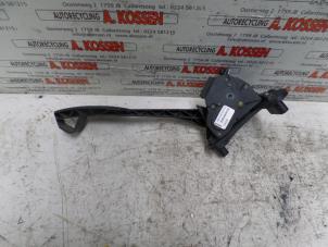 Used Accelerator pedal Volvo V70 (SW) 2.4 D5 20V Price on request offered by N Kossen Autorecycling BV